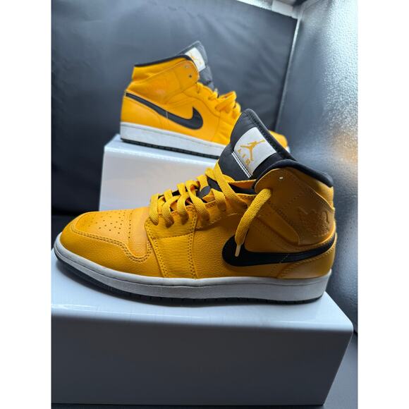 Nike Jordan Mid Taxi Sneakers - Gold and Black - Size 9M main image 4